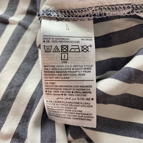 Old Navy Grey and White Quarter Button Down Notch Collar Blouse - Picture 6 of 6